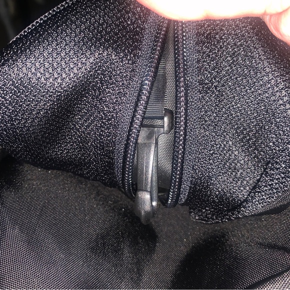 MEC Mountain Equipment Co-op Daypack Hiking Grey/Lime/Black Very Light - Picture 4 of 6